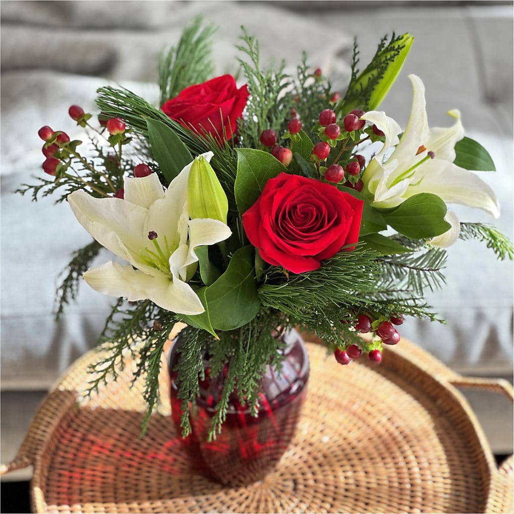 Evergreen Delight Bouquet – Militaryflorist.com, Tontitown AR